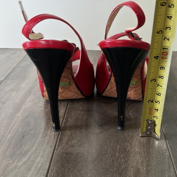 Gorgeous red heels with adjustable straps - Picture 3 of 11